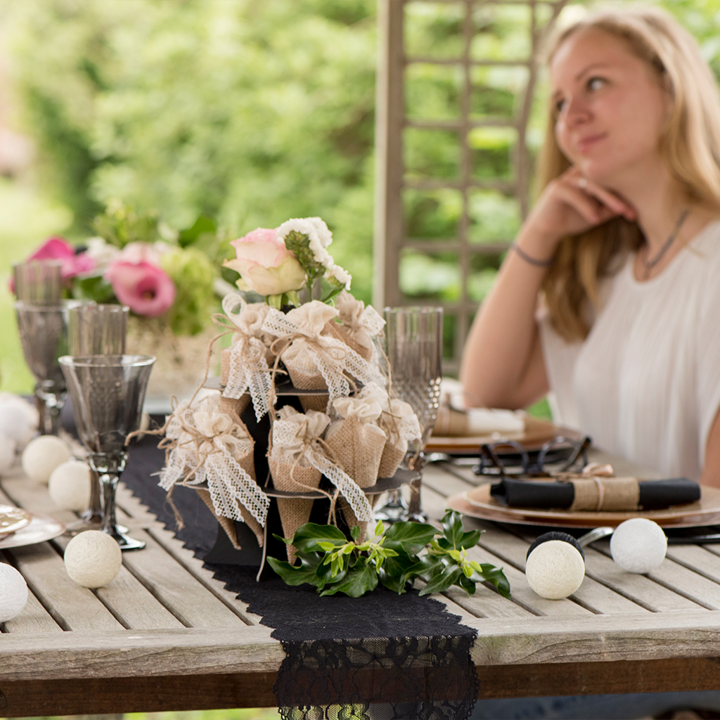 Tischläufer "Spitzen Runde" schwarz 18 cm x 3 m